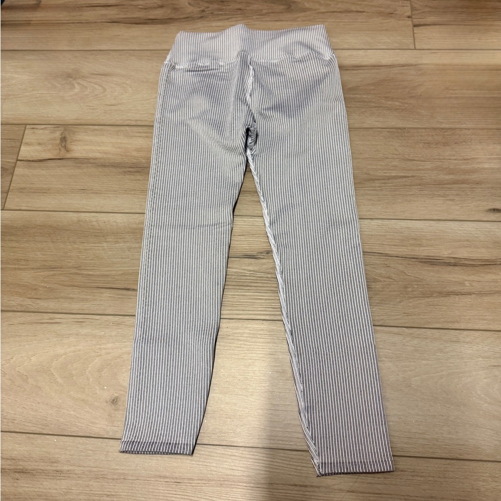 Good American| NWOT Women’s Size 3/4 Black and White Striped Ribbed Leggings - Picture 5 of 8